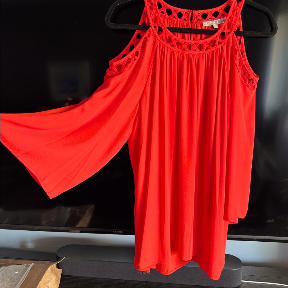 Red peekaboo shoulder top size XL